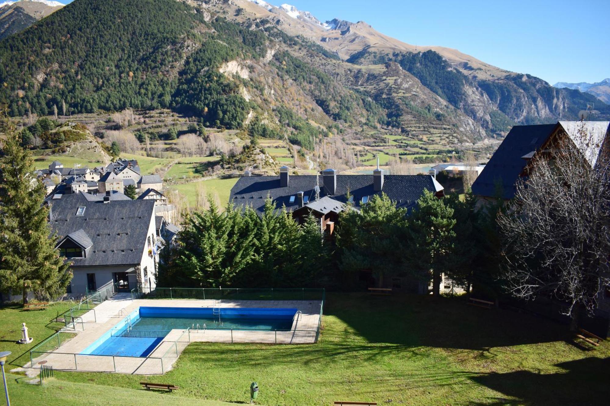 Saliecho Acogedor Apartamento Jardin Y Piscina Sallent de Gállego Exterior photo